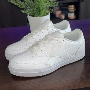 Reebok Women's Club MEMT Sneaker 10 White Tennis Shoes Memory Foam